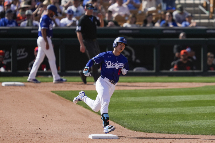 Kim Hye-sung of the Los Angeles Dodgers, who passed the race, achieved his third hit at exhibition games at speed. However, he still has a batting average of .100. Have a long way to go.