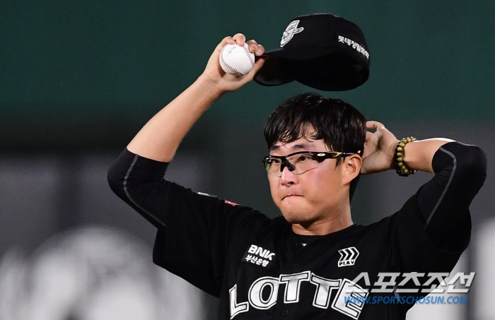 It was different today! Park Se-woong laughed for the first time in a long time. Instead of a tired bullpen, he pitched hard in 6 innings with 108 pitches 