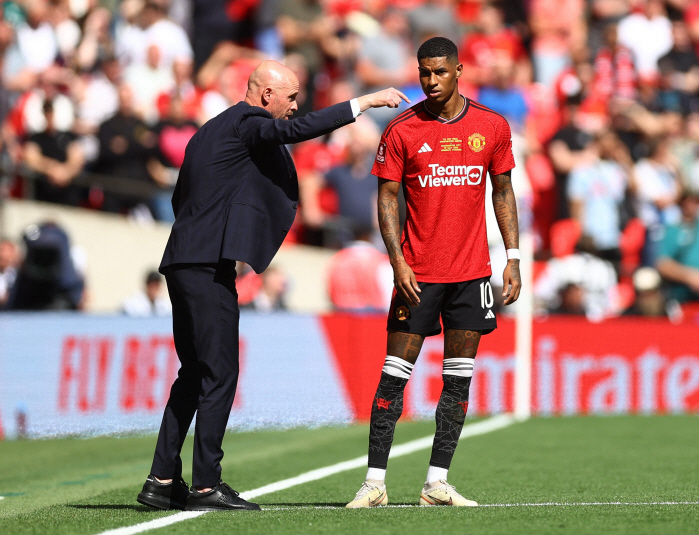 'Hello, LEE' Rumor of discord with Ten Hag → Manchester United ace who fell, reignites possibility of joining PSG