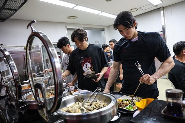 Kiwoom, who swept NC, went on an away trip to Gwangju after eating health food