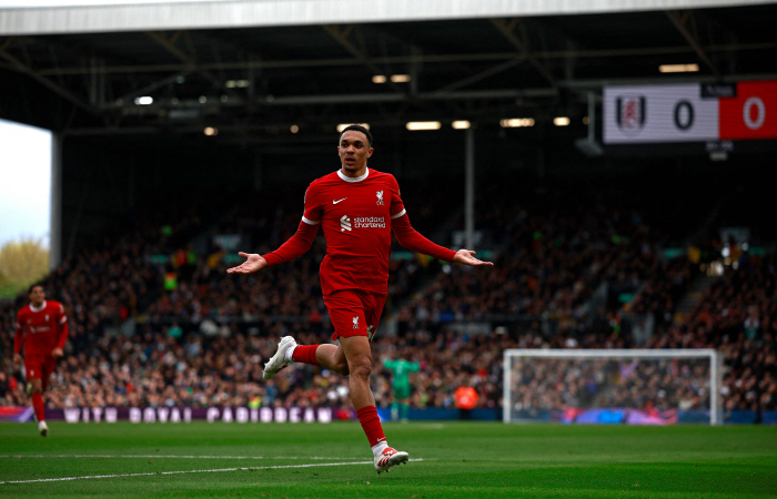 Manchester United will bring in the best fullback in the EPL after losing Klopp...'It's possible if the new director makes you unhappy.'