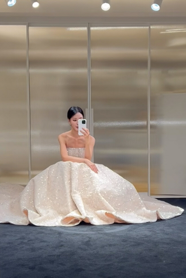 Han Ye-seul, endless honeymoon memories..'♥10 Years Younger' Husband's Surprise Revealed