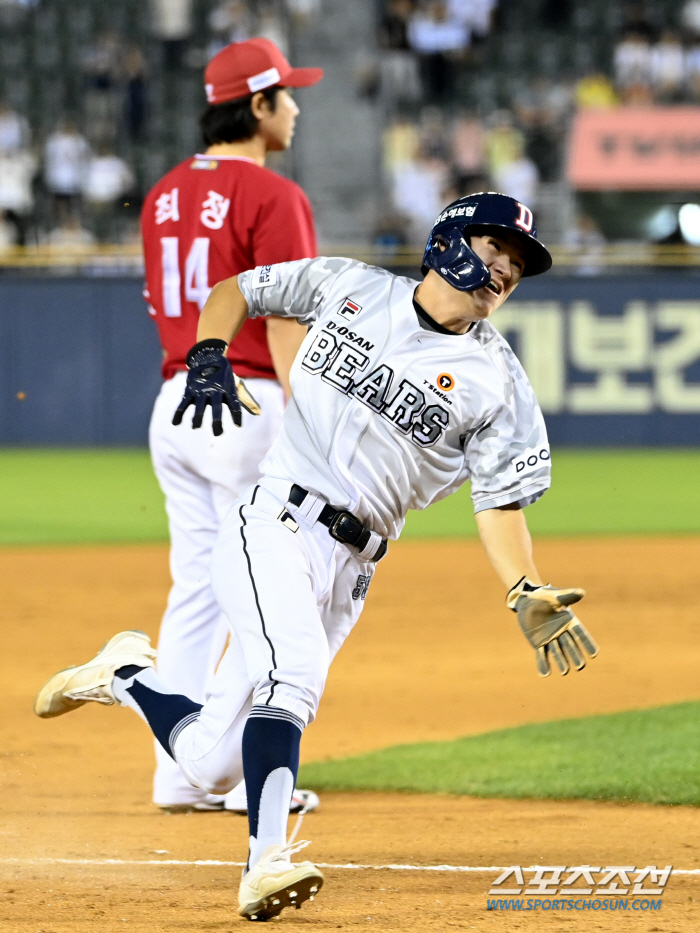 It's dry? The second Jung Soo-bin is coming up. His first hit  RBI  active base hit made his debut