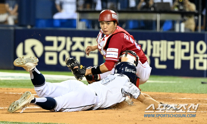 It's dry? The second Jung Soo-bin is coming up. His first hit  RBI  active base hit made his debut