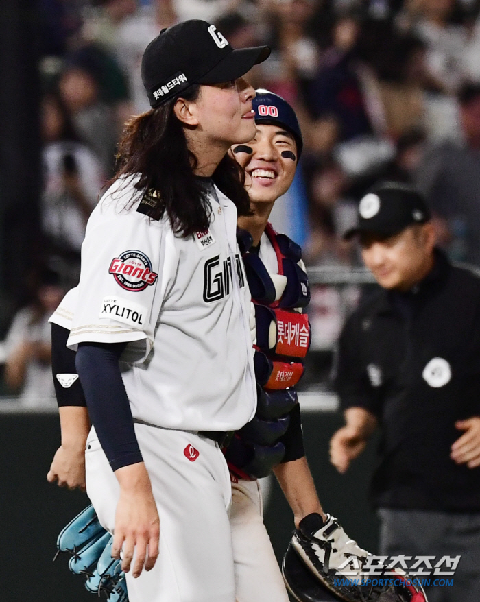 Lotte's Son Sung-bin, the third-ranked catcher of the team 'Finally showing a lot of performances that make 8 billion catcher Yoo Kang-nam forget