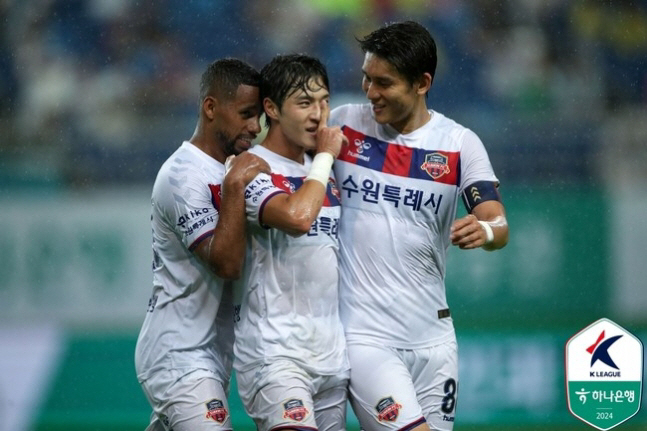 There was no Lee Seung-woo, but there was Jung Seung-won and Andersson! Suwon FC defeated Daejeon 2-0 in a complete victory '2 consecutive wins + 4th place leap'...Daejeon has lost two games in a row
