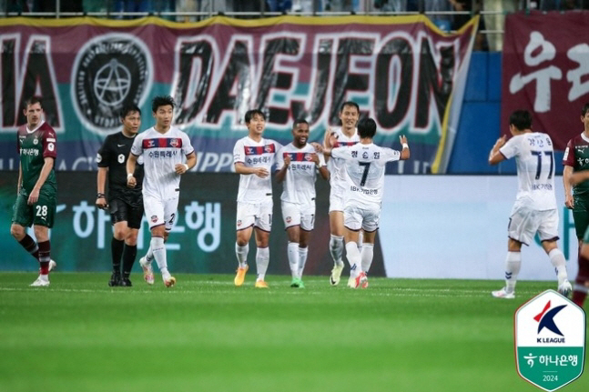 There was no Lee Seung-woo, but there was Jung Seung-won and Andersson! Suwon FC defeated Daejeon 2-0 in a complete victory '2 consecutive wins  4th place leap'...Daejeon has lost two games in a row