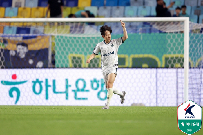  The opponent's own goal  Kim Dong-jin's come-from-behind goal, Anyang Bucheon, and the lead. Suwon is 1-1 with the lowest-ranked Ansan