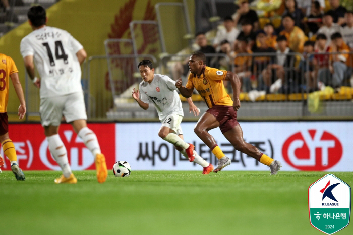 'Exclusion of the transfer snow Um Ji-sung → Gabriele's winning goal'Gwangju FC overpowered Jeju 2-1'Escape from losing consecutive games + Jump 7th place'