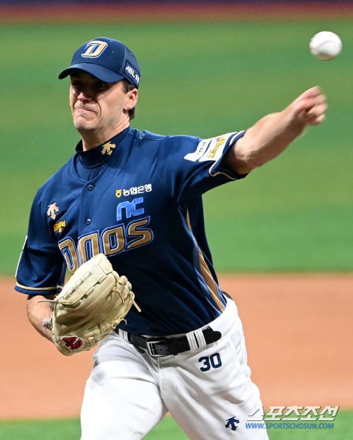 The birth of a 'left-handed peddy'. The same ball that silenced the strongest left-handed line of the winning team. The secret to winning the first place with strikeouts is a complete sweeper 