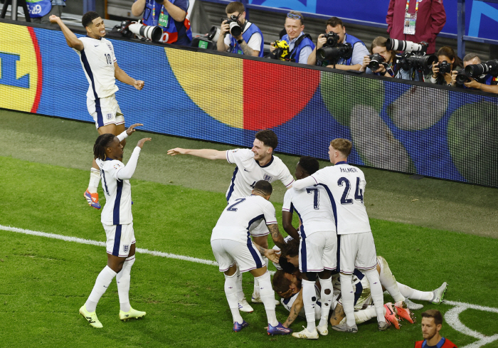 'Bellingham dramatic equalizer - Kane come from behind' England win 2-1 over Slovakia! advance to the quarterfinals