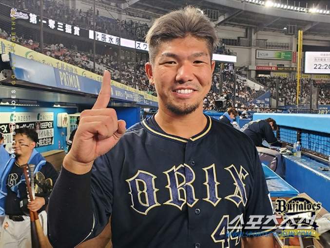 Last year's Rookie of the Year lost three games, ERA 5.73 and batting king fell eight times, and Orix's No. 1 ranking and 16.5 games away from 'Super-Ace' disappeared. 