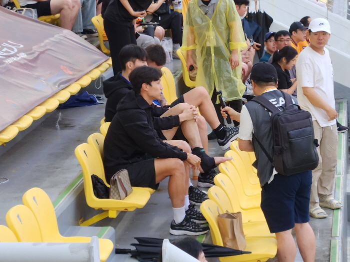 'Still coordinating' Swansea transfer confirmed or undecided? 'Hot Guy'S silence → Why Director Lee Jung-hyo was excluded completely