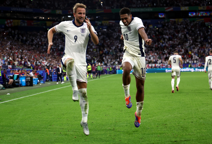 'The biggest surprise in the tournament...' Almost burst in the round of 16...'Worst 90 mins'→'Dramatic upset'England advances to the quarterfinals' with a 2-1 come-from-behind victory over Slovakia'