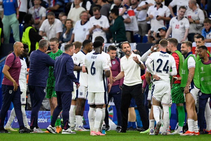 This is the power of the closing price! England come from behind to beat Slovakia 2-1 with a 'Bellingham Theatre equalizer Kane come from behind'...advance to the quarterfinals