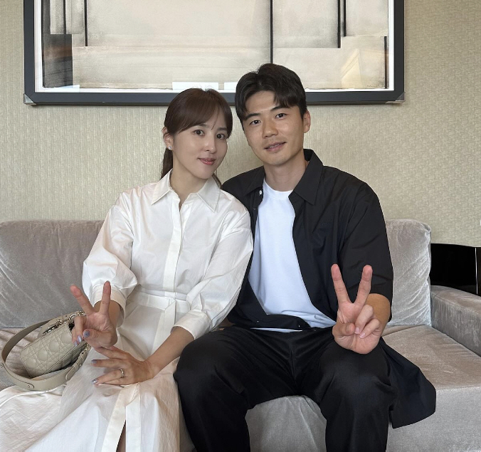 'Wife and daughter fool for 11 years' Ki Sung-yueng ♥ Han Hye-jin, affection for '11th wedding anniversary' 