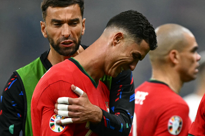 'I was hitting the bottom' Ronaldo who cried three times. Portugal's Tearless Dilemma