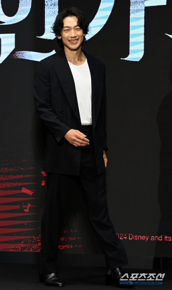  Jung Jihoon, charming smile with eyes