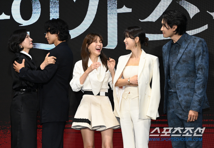  Kim Haneul, Seo Yi Sook and Jung Ji Hoon's surprise pose made me laugh