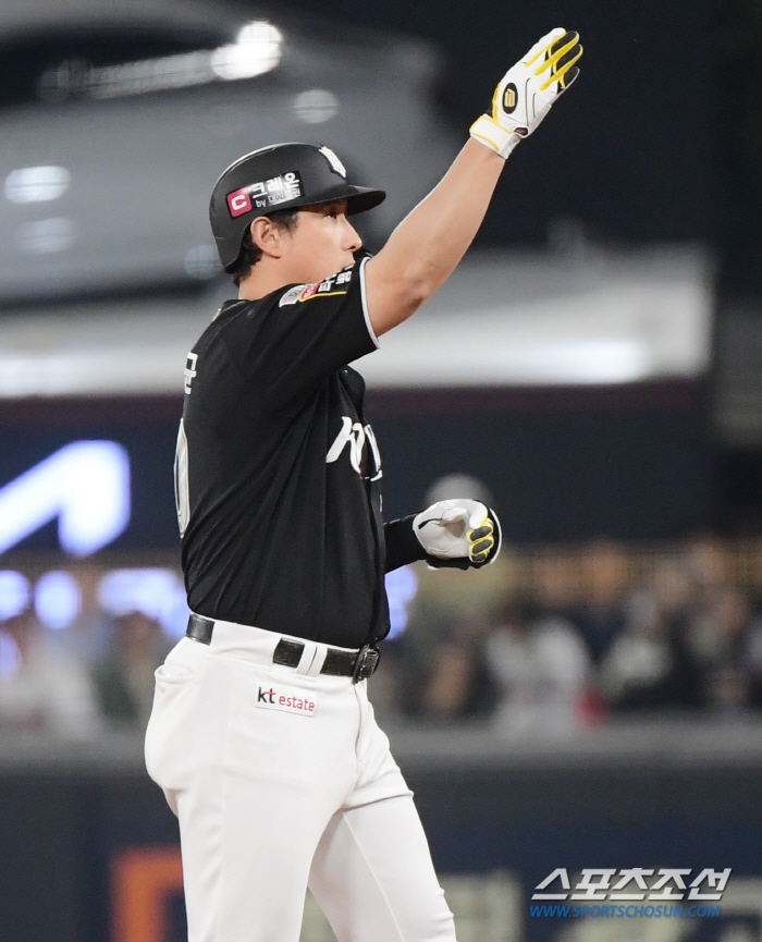 'The mixed fate of the main characters of the ceremony controversy' Hwang Jae-kyun's 11th dramatic final hit...KT's 4th consecutive win, Hanwha's 9th place drop