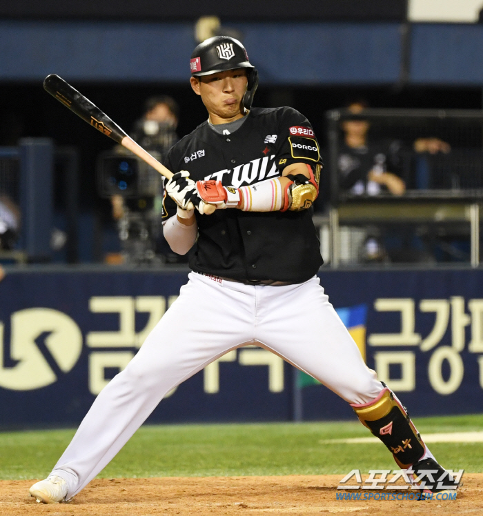 'The mixed fate of the main characters of the ceremony controversy' Hwang Jae-kyun's 11th dramatic final hit...KT's 4th consecutive win, Hanwha's 9th place drop