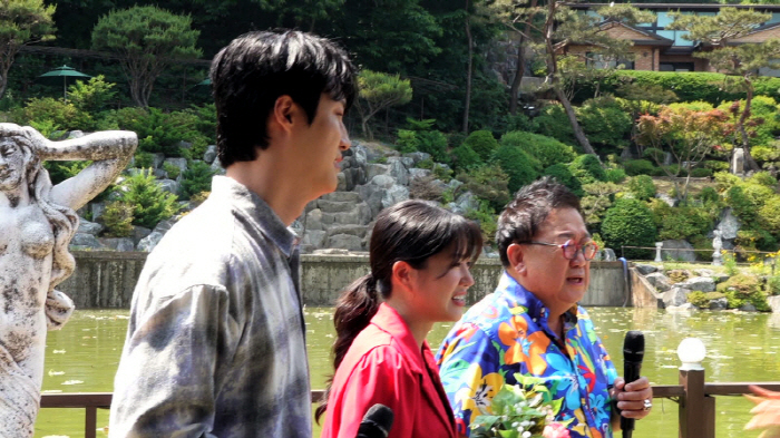 Lee Yong-sik confesses tragic family history (Let's live together) as 