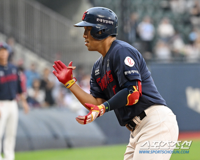 Lotte's batting lineup, which rose to 'four-day rest is strong' revived 5 billion shortstop →'Homerun  Sweep' Captain Alcantara was brought down '5 points in the 2nd inning' Big Inning 