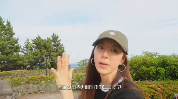 Park Han-byul's tips for raising two children in Jeju Island 'Leave them at a kids cafe and walk on Olle Road'