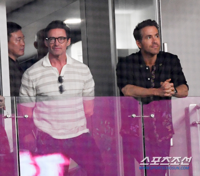  Hugh Jackman-Ryan Reynolds 'This is K-Baseball'