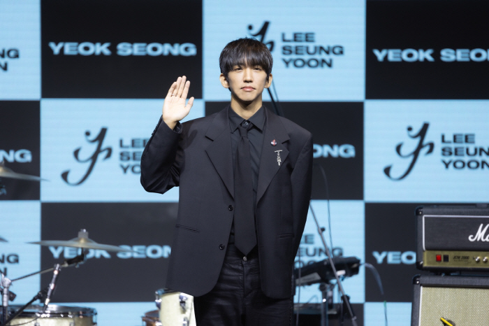  'Can't we play the title song if it's over 6 minutes?'Lee Seung-yoon, a regular challenge to the music market (roundup)