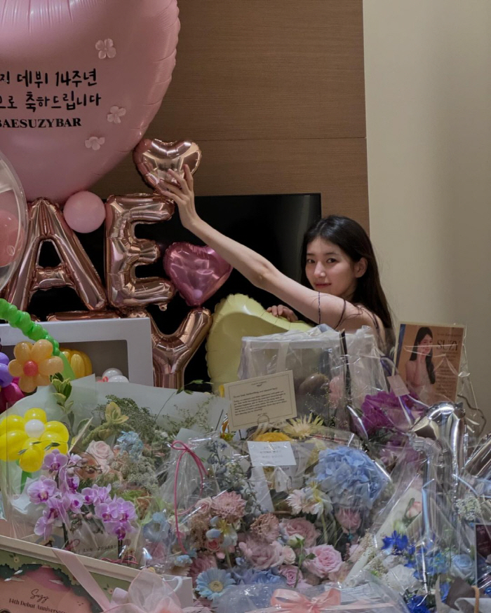 Suzy, congratulations on your 14th anniversary..Innocent look in the gift bomb