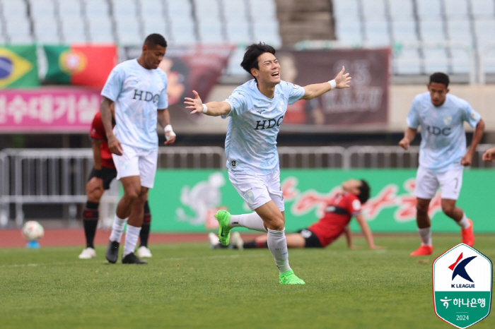 Hwang Sun-hong, Chidal-type striker Choi Geon-ju was replaced by Jeonbuk Lee Jun-ho