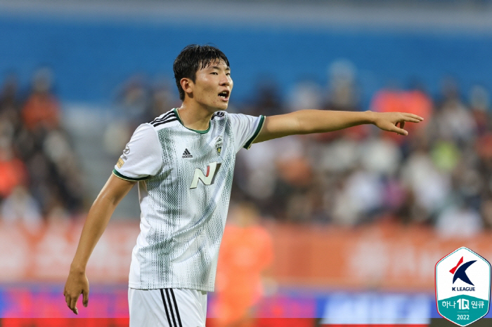 Hwang Sun-hong, Chidal-type striker Choi Geon-ju was replaced by Jeonbuk Lee Jun-ho