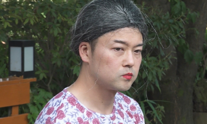 Jeon Hyunmoo x Park Narae. I took off my topa gender-bending backwater ('I'm alone')