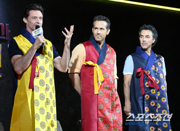  Deadpool and Wolverine in Hanbok