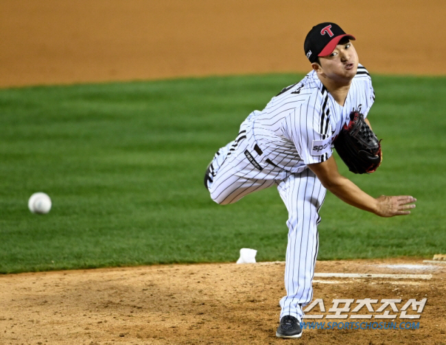 It happened only once when I was in LG, and I'm going through it again in the minor league of Ko Woo-seok...What should I do with a fastball that's less than 150km away