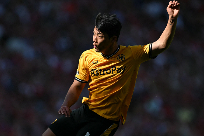 ''Bull, shall we head to France?' Marseille wants Hwang Hee-chan 'Director Chairman all OK sign'...The problem is the transfer fee, the probability of transferring to Marseille is '20%'