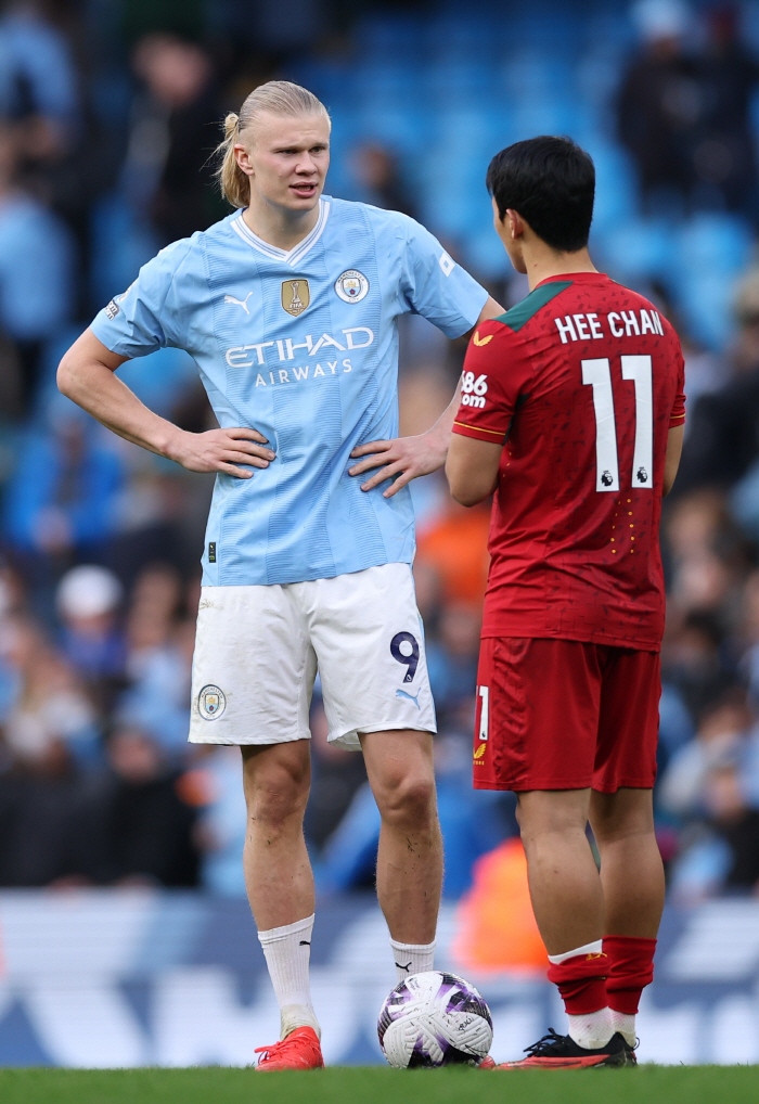 ''Bull, shall we head to France?' Marseille wants Hwang Hee-chan 'Director Chairman all OK sign'...The problem is the transfer fee, the probability of transferring to Marseille is '20%'