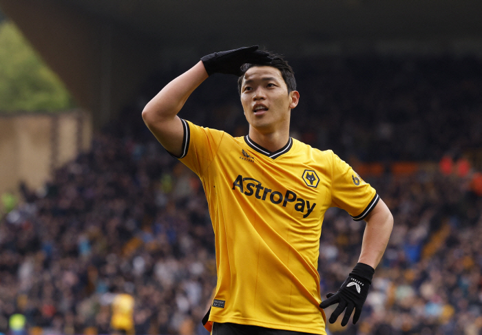 ''Bull, shall we head to France?' Marseille wants Hwang Hee-chan 'Director Chairman all OK sign'...The problem is the transfer fee, the probability of transferring to Marseille is '20%'