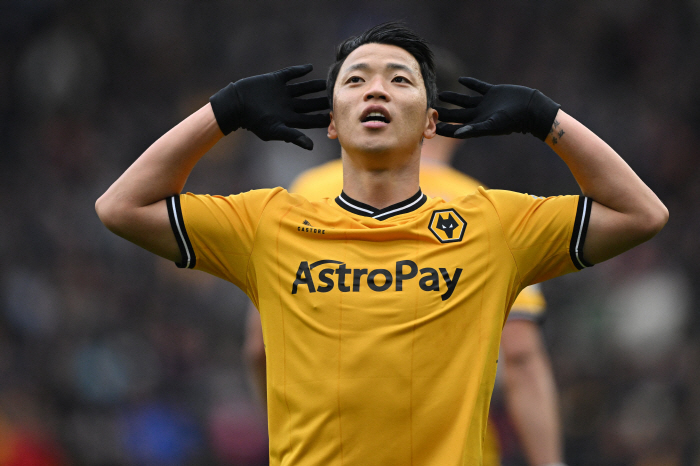 ''Bull, shall we head to France?' Marseille wants Hwang Hee-chan 'Director Chairman all OK sign'...The problem is the transfer fee, the probability of transferring to Marseille is '20%'