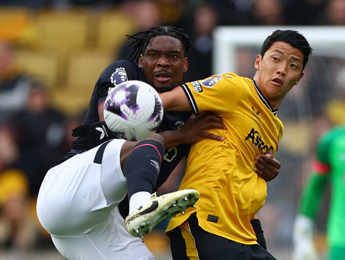 ''Bull, shall we head to France?' Marseille wants Hwang Hee-chan 'Director Chairman all OK sign'...The problem is the transfer fee, the probability of transferring to Marseille is '20%'
