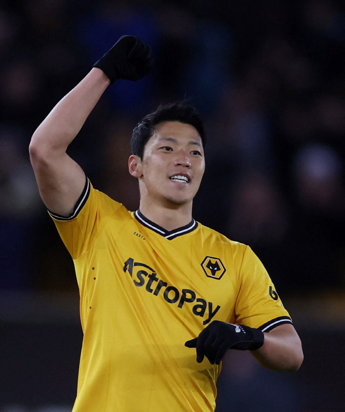''Bull, shall we head to France?' Marseille wants Hwang Hee-chan 'Director Chairman all OK sign'...The problem is the transfer fee, the probability of transferring to Marseille is '20%'