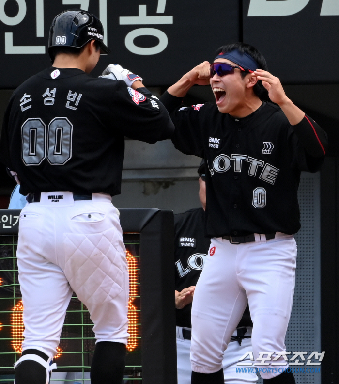 'For the second consecutive year, see you at Lotte on the same day.' All-star appearances, The Devil' promised a laugh