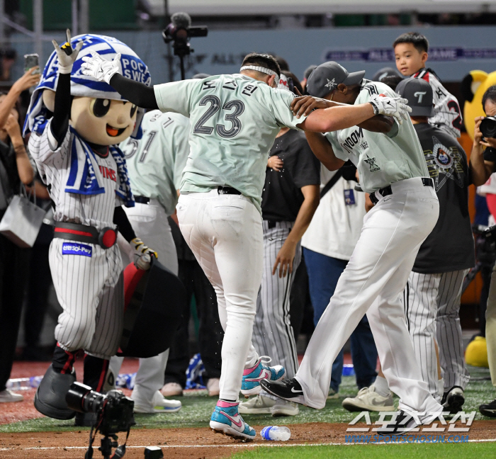 He couldn't stop the forecast of heavy rain...KBO All-Star Game sold out for 3 consecutive years!