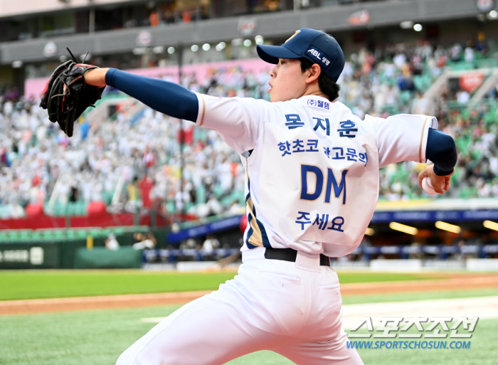 'I shouted 'Awesome' in the jjimjilbang and watched it. 'Are you good at baseball?'' The boy who asked, even the performance was brilliant 'Future Star Festival'