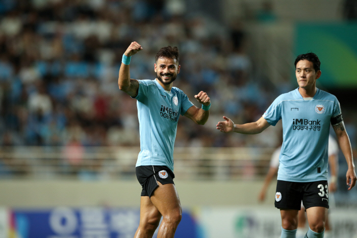 '6 goals → 2 players manager's exit' Daegu and Pohang, 10 to 10 bloodshed → 3-3 draw after a slugfest, and the lead is in the end 'main focus'