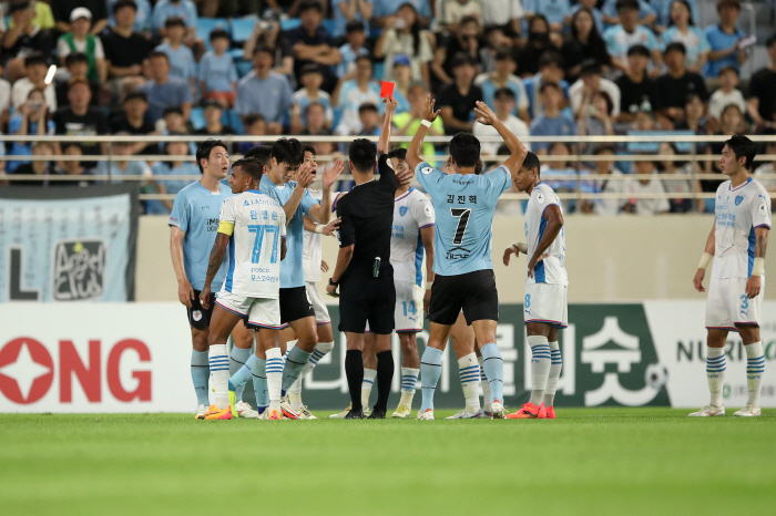 '6 goals → 2 players manager's exit' Daegu and Pohang, 10 to 10 bloodshed → 3-3 draw after a slugfest, and the lead is in the end 'main focus'