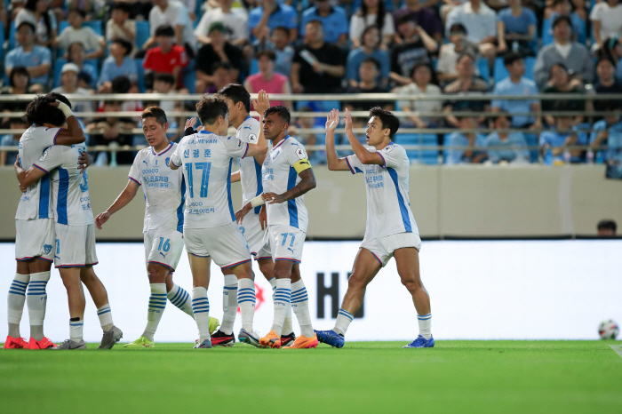 '6 goals → 2 players manager's exit' Daegu and Pohang, 10 to 10 bloodshed → 3-3 draw after a slugfest, and the lead is in the end 'main focus'
