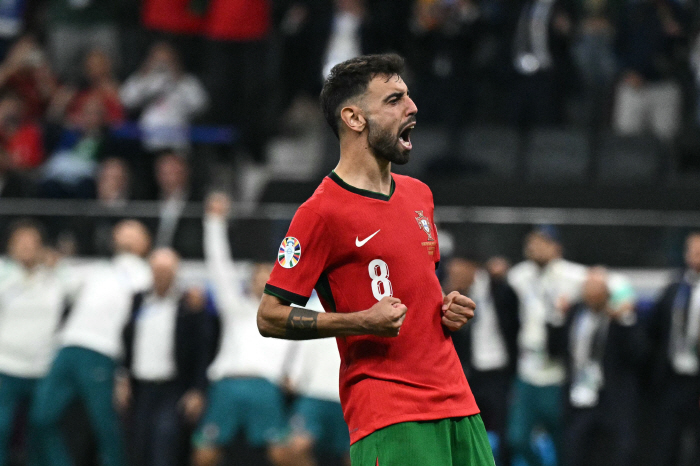 'Let me hear your Saudi suggestion'→'Okay, I'll let you'...Manchester United captain responds to Ronaldo's call? 'Uncatchable Contract Proposal'