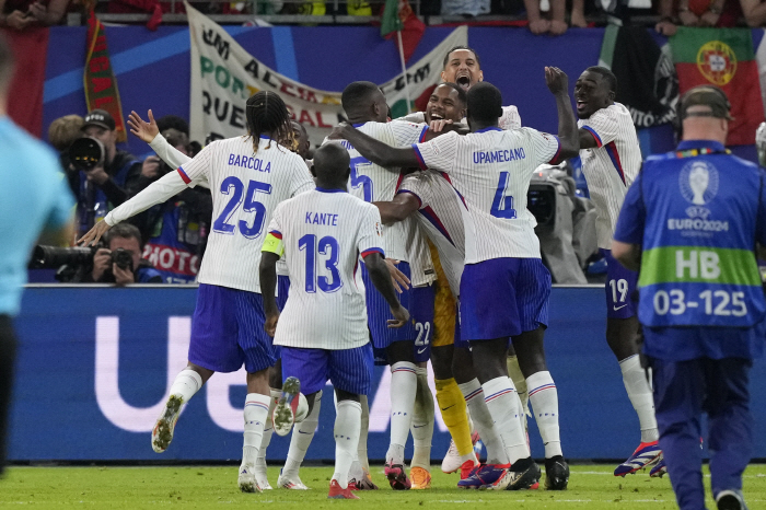 'Mbappe vs Ronaldo, Mbappe wins!' France wins Portugal after penalty shootout 'Moving to the semifinals'...The end of 'Ronaldo's Last Dance'